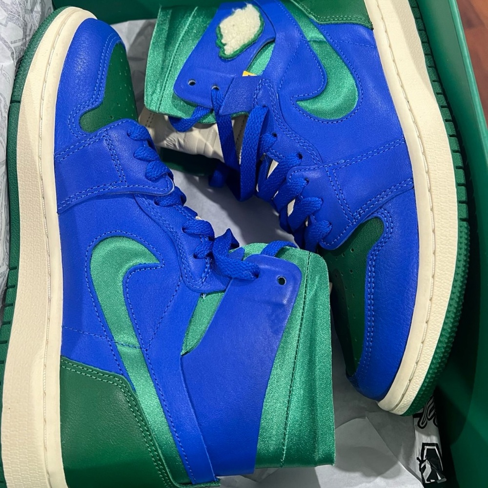 jordan’s blue and green size 6.5